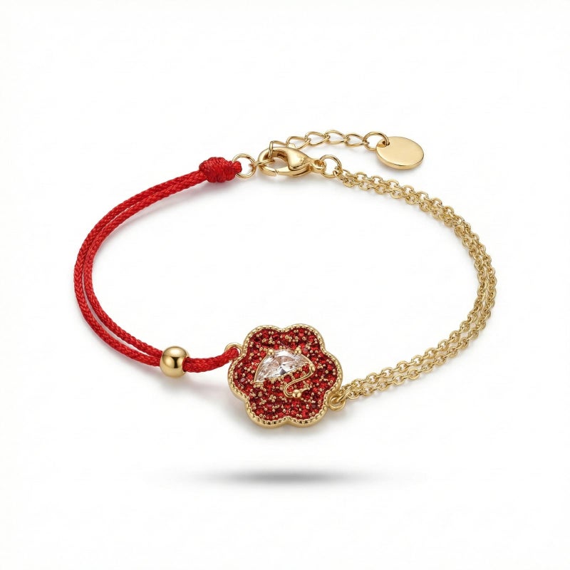 انسيال ذهبي رقيق من الستانلس ستيل المقاوم للصدأ، يجمع بين السلسلة الذهبي والخيط الأحمر، يتوسطه زهرة مرصعة بالزركون الأحمر والشفاف. وقفل قابل للتعديل. - Image 1